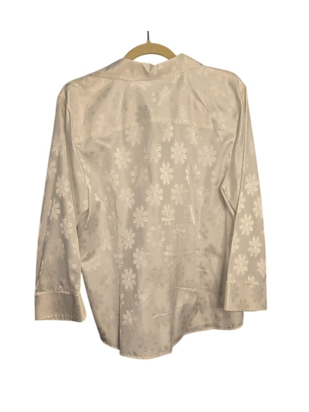Foxcroft Wrinkle-Free White Floral Button-Up Shirt Flower Buttons Sz 16 Cotton - Picture 2 of 16